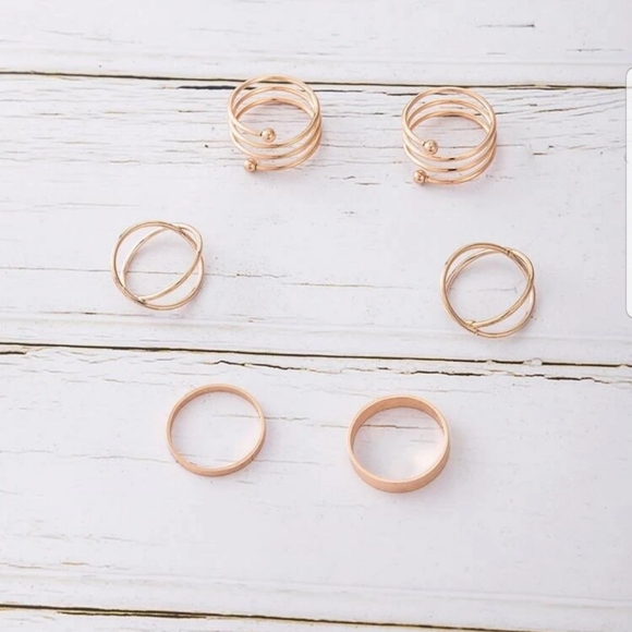 *Eleanor* Twisted Gold Rings - Picture 3 of 4